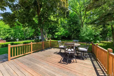 12 Leslie Lane Massapequa NY 11758