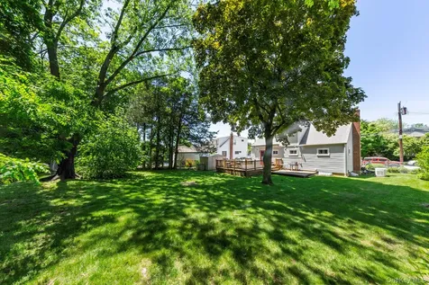 12 Leslie Lane Massapequa NY 11758