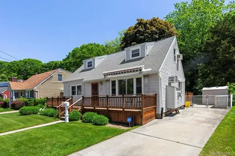 12 Leslie Lane Massapequa NY 11758