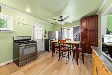 12 Leslie Lane Massapequa NY 11758