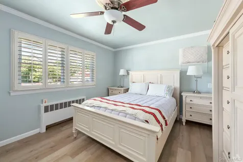 12 Leslie Lane Massapequa NY 11758