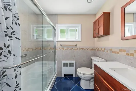 12 Leslie Lane Massapequa NY 11758