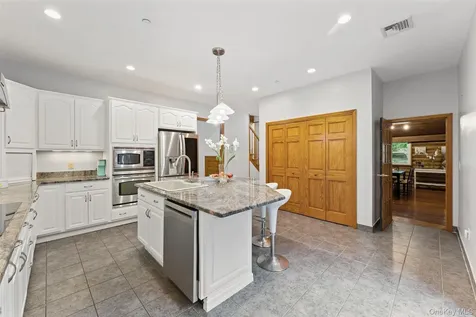 25 Cabin Ridge Road Chappaqua NY 10514