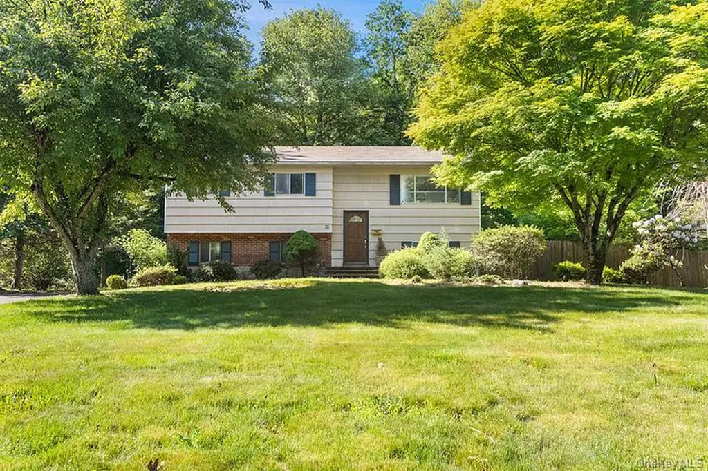 31 Amarillo Drive Nanuet NY 10954