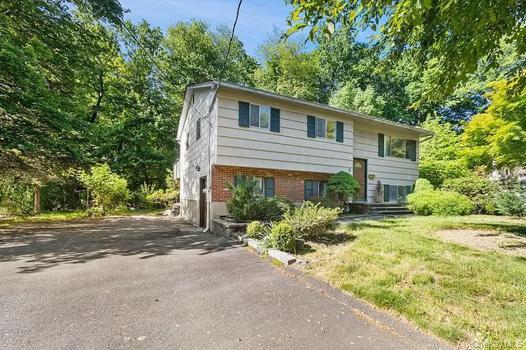 31 Amarillo Drive Nanuet NY 10954