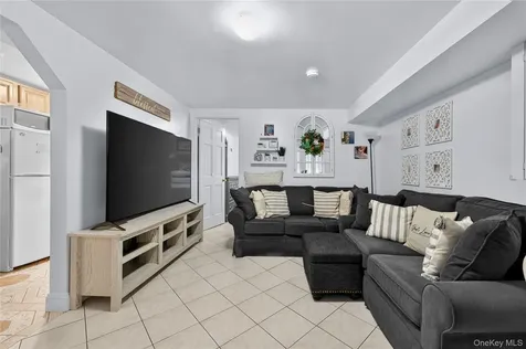 1543 Hollywood Avenue Bronx NY 10461