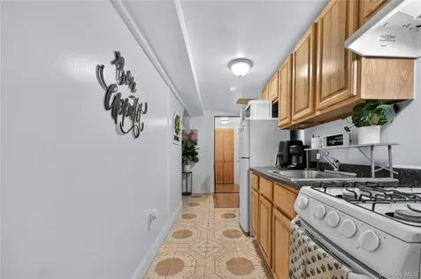 1543 Hollywood Avenue Bronx NY 10461