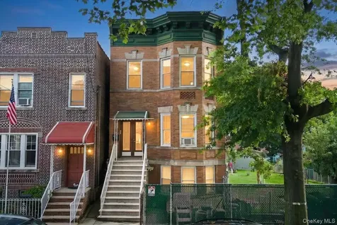 1543 Hollywood Avenue Bronx NY 10461