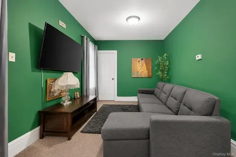 1543 Hollywood Avenue Bronx NY 10461