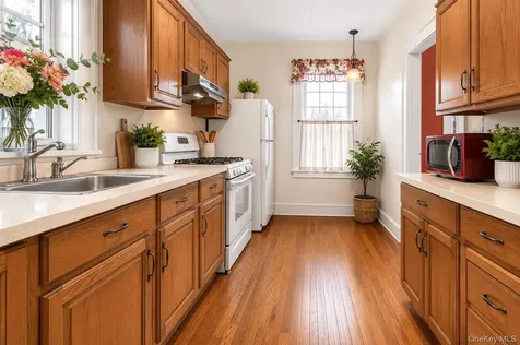 1543 Hollywood Avenue Bronx NY 10461