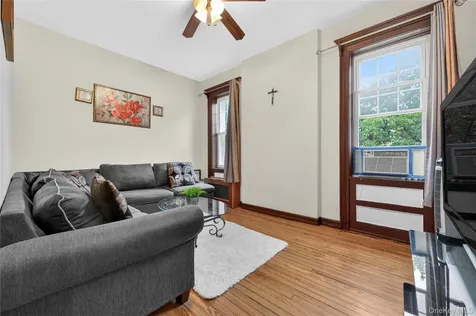 1543 Hollywood Avenue Bronx NY 10461