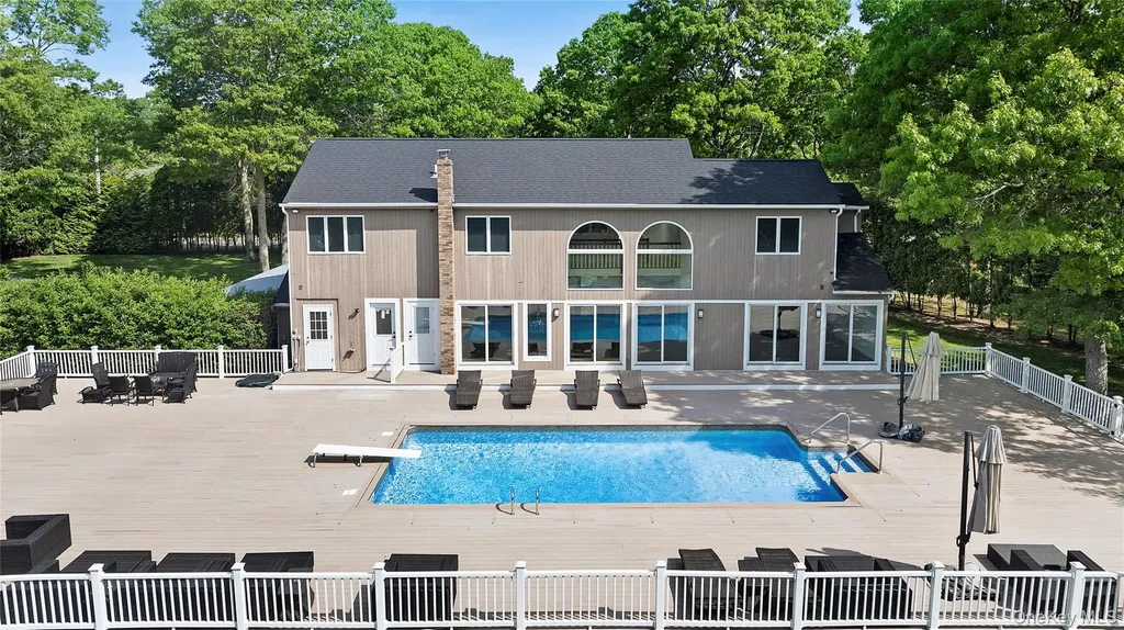 133 Old Country Road East Quogue NY 11942