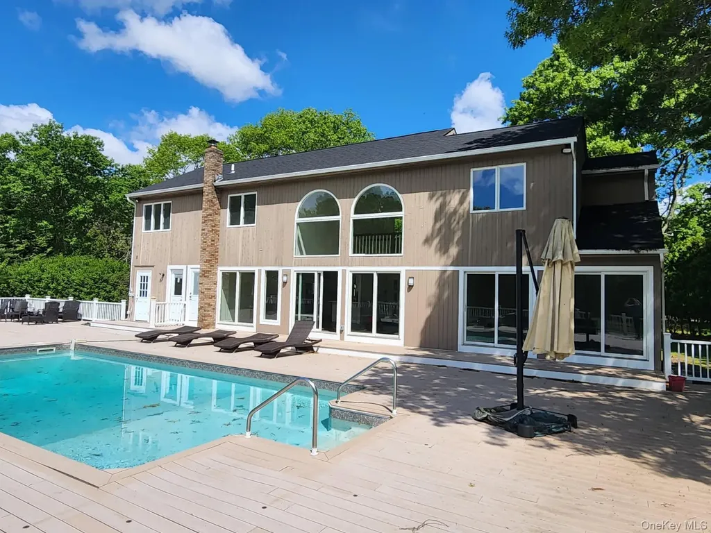 133 Old Country Road East Quogue NY 11942
