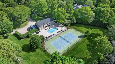 133 Old Country Road East Quogue NY 11942