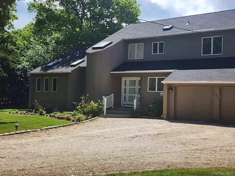 133 Old Country Road East Quogue NY 11942
