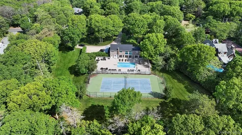 133 Old Country Road East Quogue NY 11942