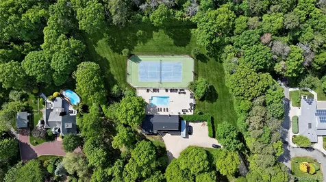 133 Old Country Road East Quogue NY 11942