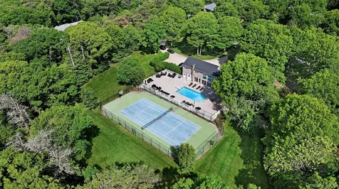 133 Old Country Road East Quogue NY 11942