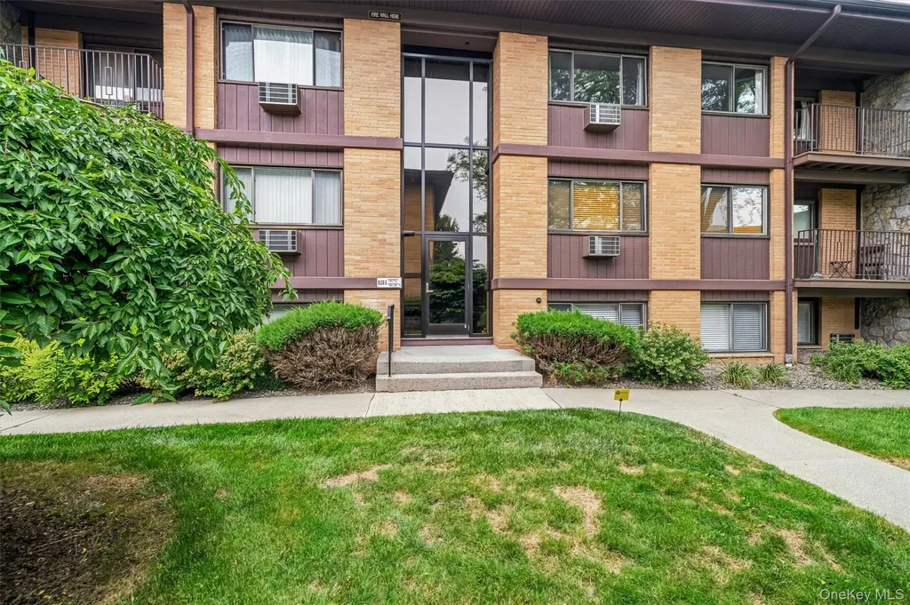 10 Oakwood Terrace New Windsor NY 12553