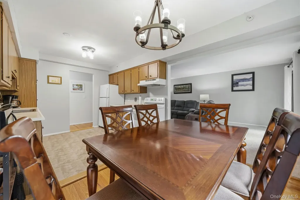 10 Oakwood Terrace New Windsor NY 12553