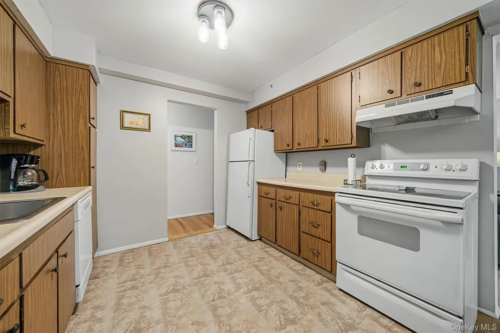 10 Oakwood Terrace New Windsor NY 12553