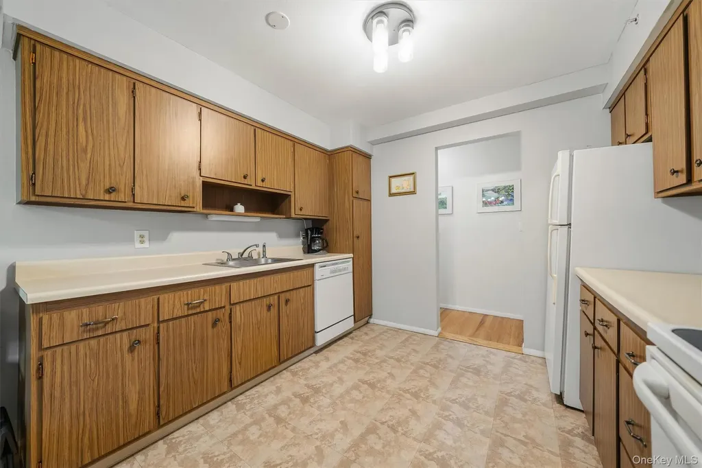 10 Oakwood Terrace New Windsor NY 12553