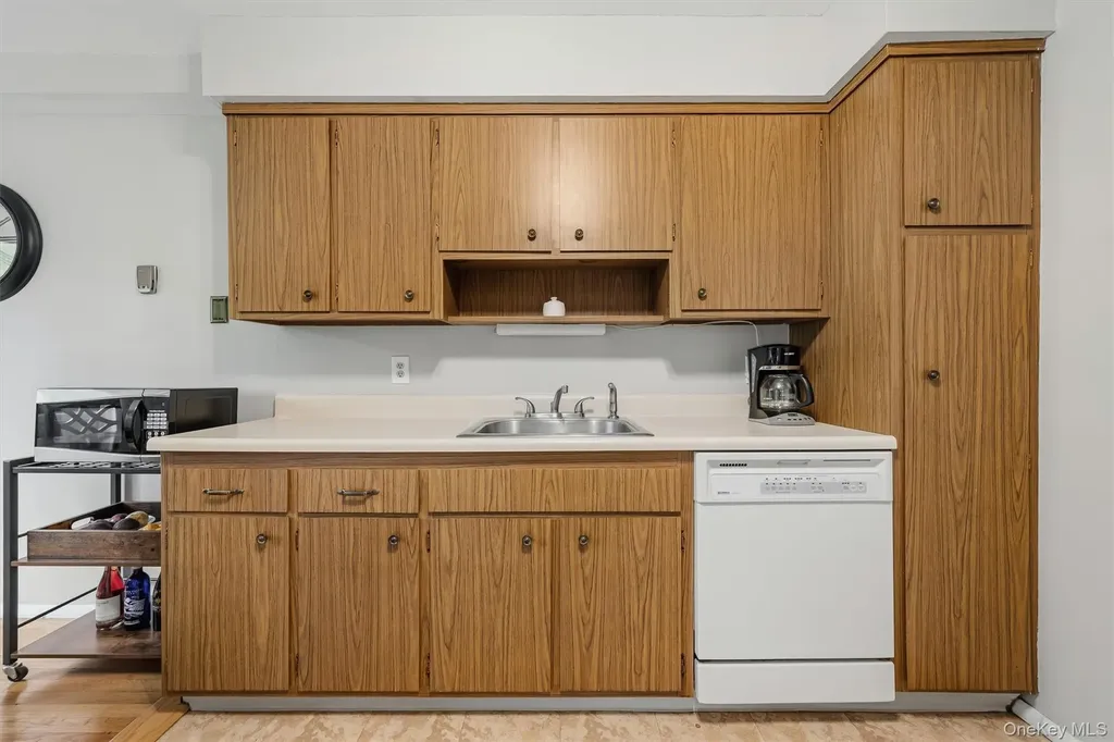 10 Oakwood Terrace New Windsor NY 12553