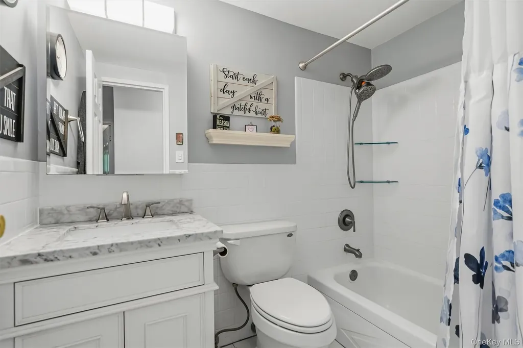 10 Oakwood Terrace New Windsor NY 12553