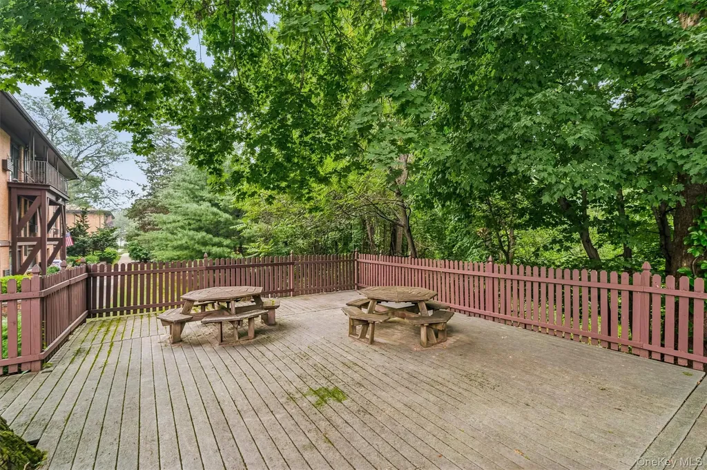 10 Oakwood Terrace New Windsor NY 12553