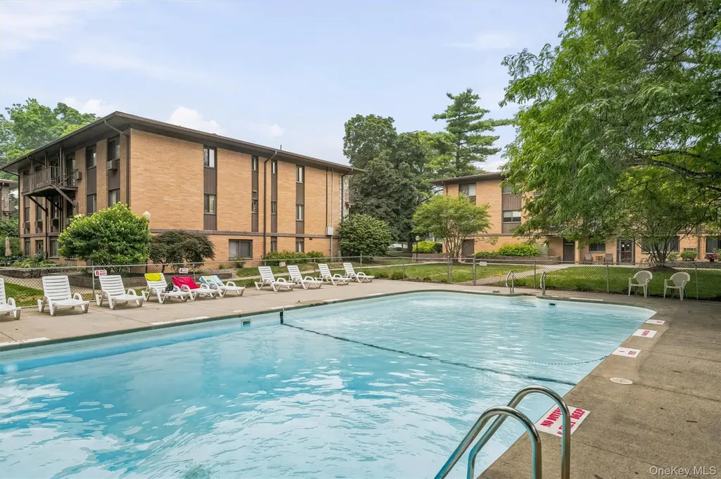 10 Oakwood Terrace New Windsor NY 12553