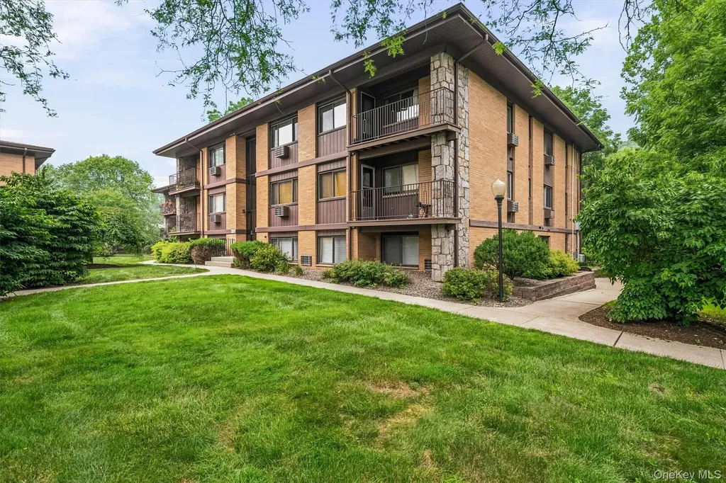 10 Oakwood Terrace New Windsor NY 12553
