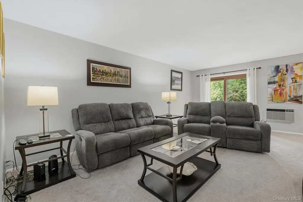 10 Oakwood Terrace New Windsor NY 12553