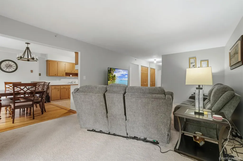 10 Oakwood Terrace New Windsor NY 12553