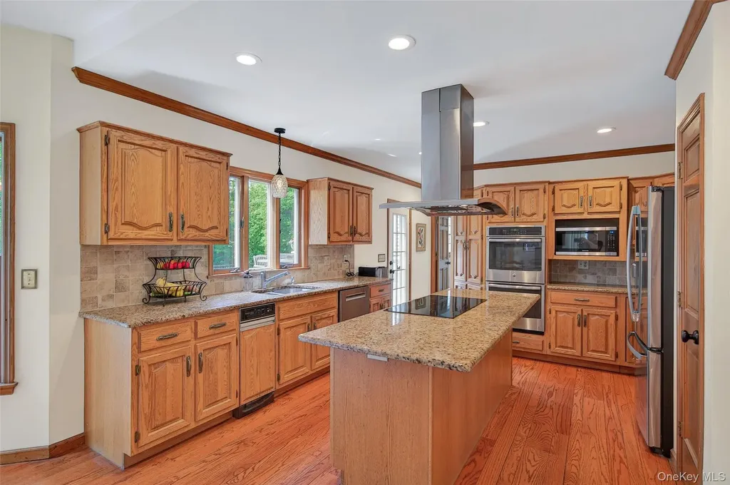 7 Huntington Connecticut Lane New Fairfield CT 06812