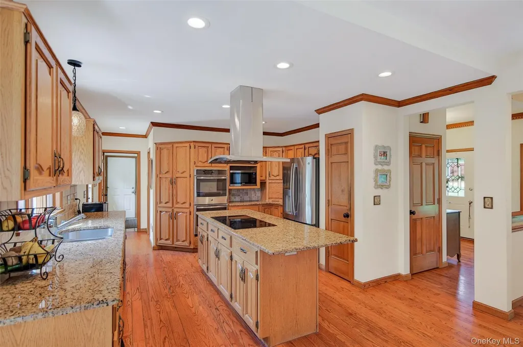7 Huntington Connecticut Lane New Fairfield CT 06812