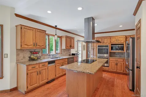 7 Huntington Connecticut Lane New Fairfield CT 06812