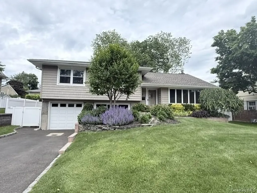 5 Simpson Drive Old Bethpage NY 11804
