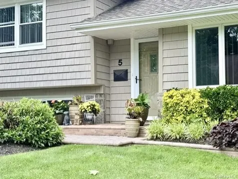 5 Simpson Drive Old Bethpage NY 11804