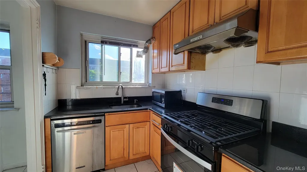 66-10 111 Street Forest Hills NY 11375