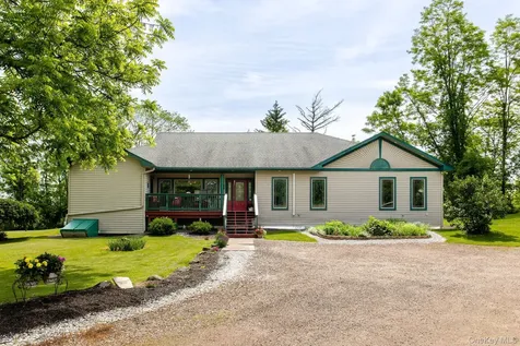 22 Noble Street Coxsackie NY 12051