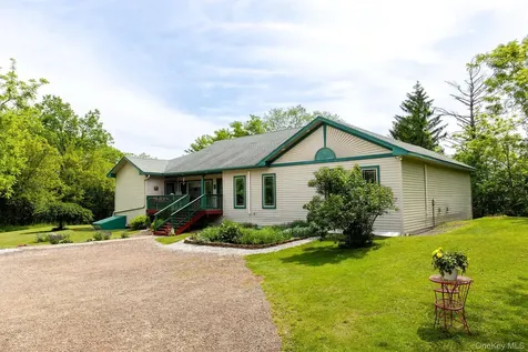 22 Noble Street Coxsackie NY 12051