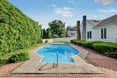 13 Dellworth Drive Yorktown Heights NY 10598