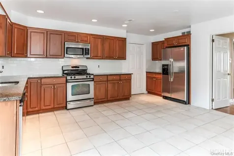 6 Oakstwain Road Scarsdale NY 10583