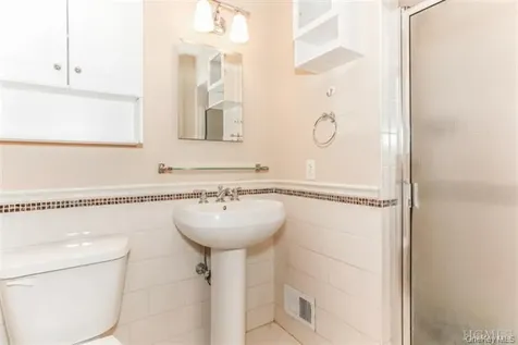6 Oakstwain Road Scarsdale NY 10583