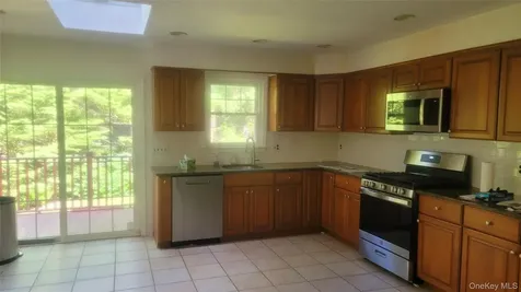 6 Oakstwain Road Scarsdale NY 10583