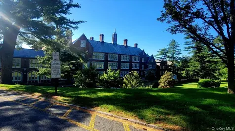 6 Oakstwain Road Scarsdale NY 10583