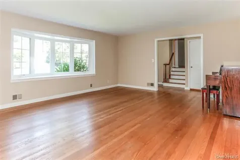 6 Oakstwain Road Scarsdale NY 10583