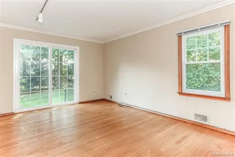 6 Oakstwain Road Scarsdale NY 10583