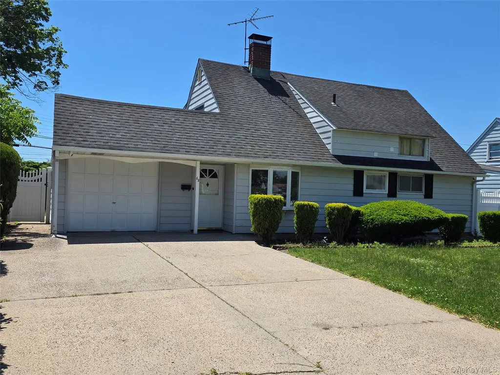 68 Summer Lane Hicksville NY 11801