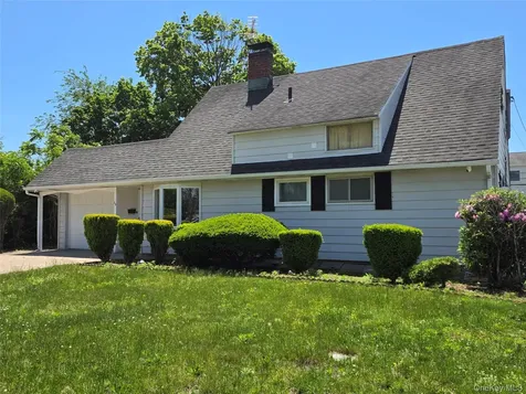 68 Summer Lane Hicksville NY 11801